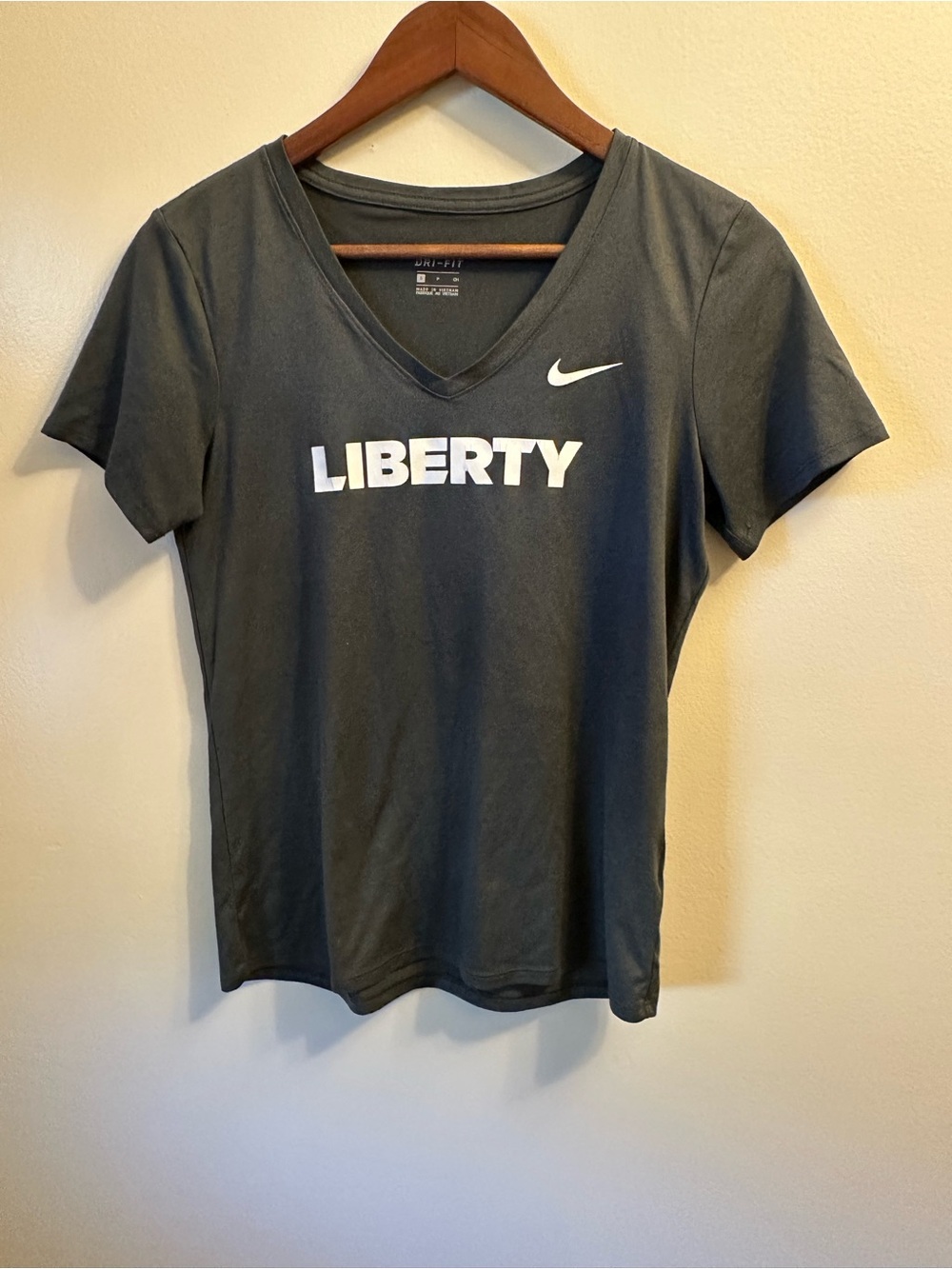 #392 Nike Women’s Black V-Neck 'LIBERTY' Short Sleeve Tee